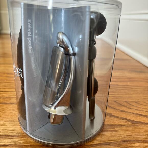 NWT Crate and Barrel Multi Gadget Ice Cream Scoop Pizza Wheel Peeler Handle - Picture 9 of 10